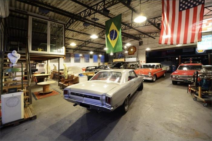 Garagem com bandeiras
