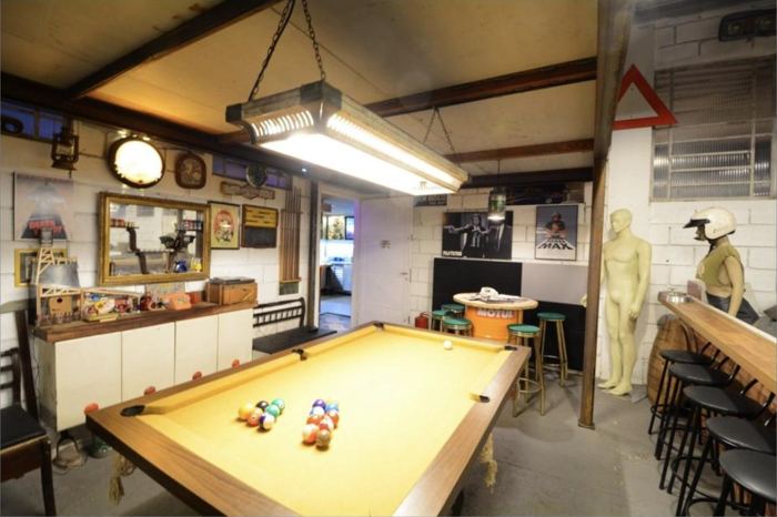 Sala de sinuca e bar da garagem